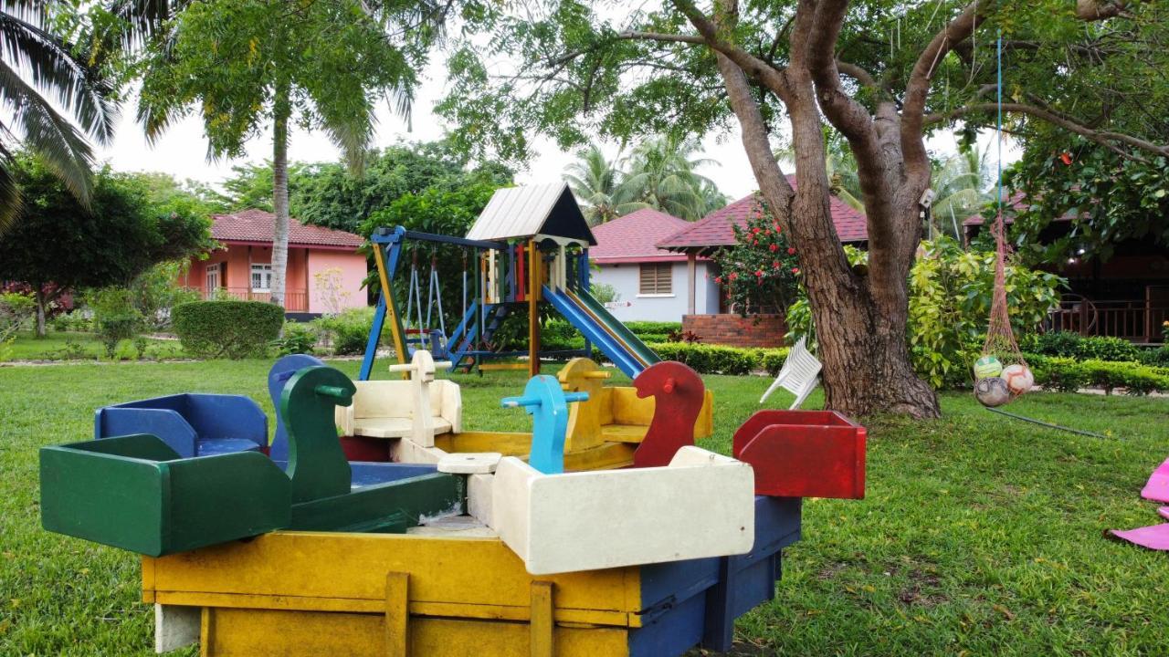Charlestina Beach Resort Ampeni Экстерьер фото