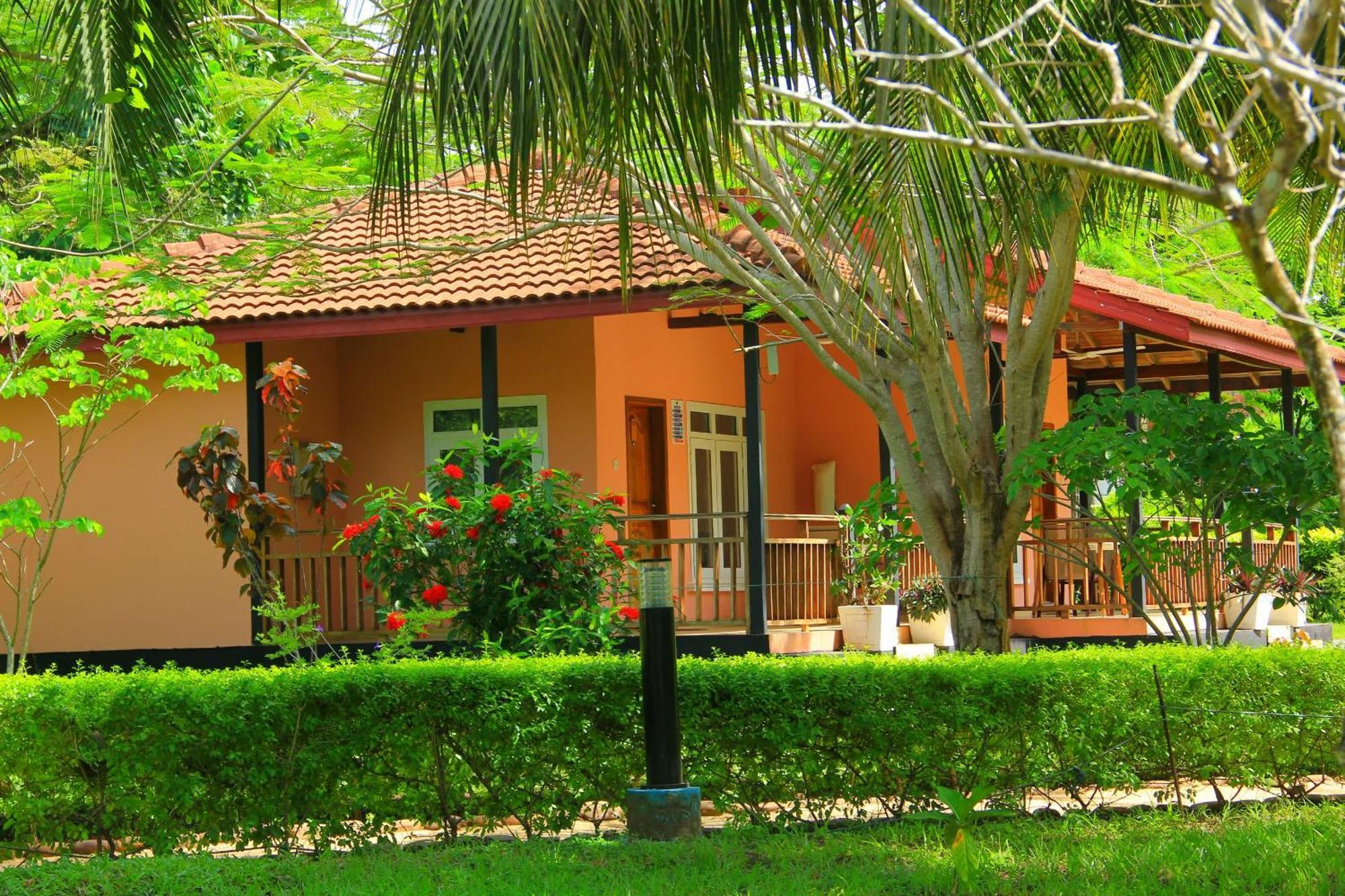 Charlestina Beach Resort Ampeni Экстерьер фото